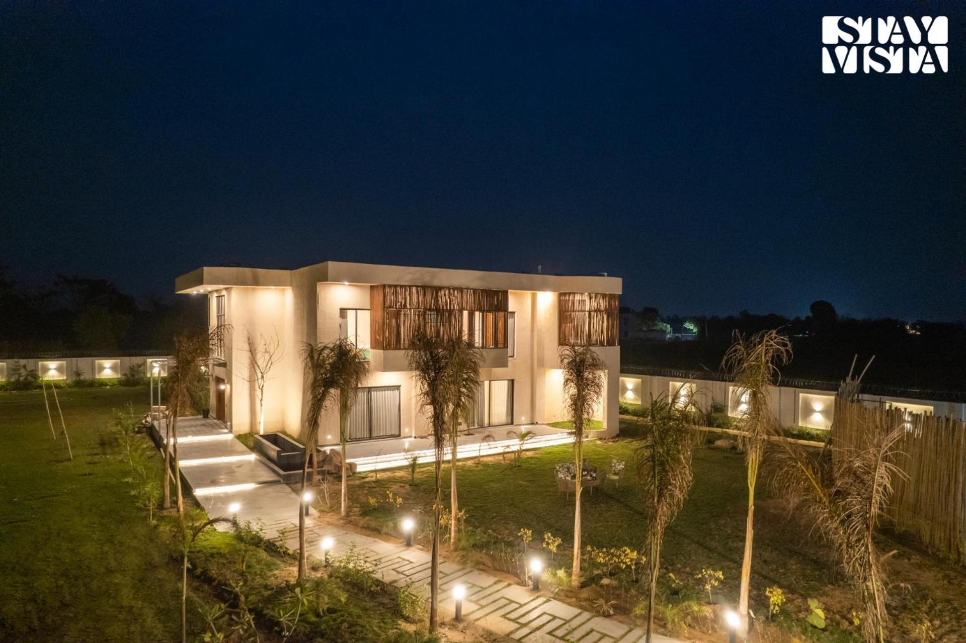 Stayvista'S The Sweet Life - 5Bhk Farm-View Pet-Friendly Villa With Outdoor Pool Sohna Dış mekan fotoğraf