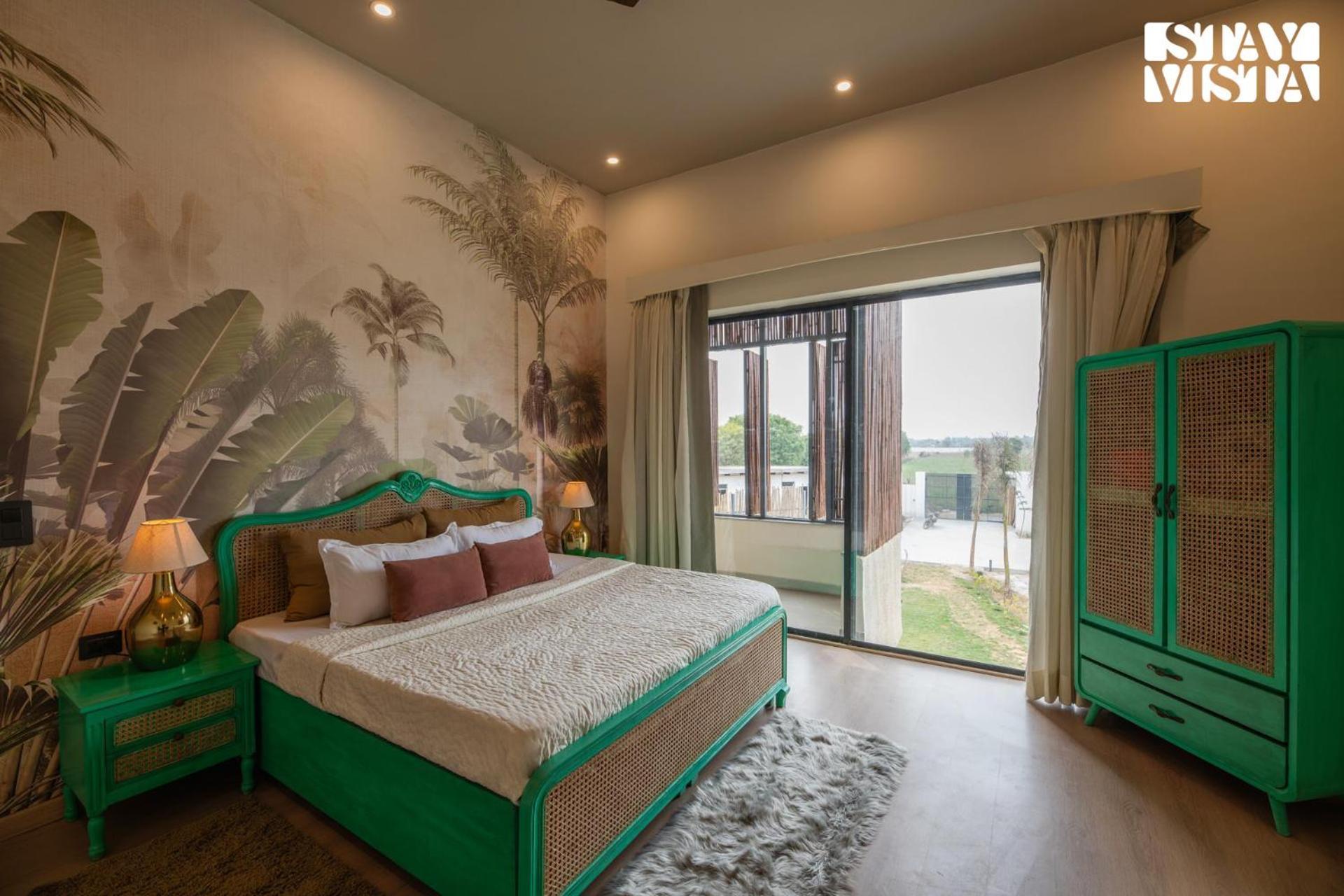 Stayvista'S The Sweet Life - 5Bhk Farm-View Pet-Friendly Villa With Outdoor Pool Sohna Dış mekan fotoğraf