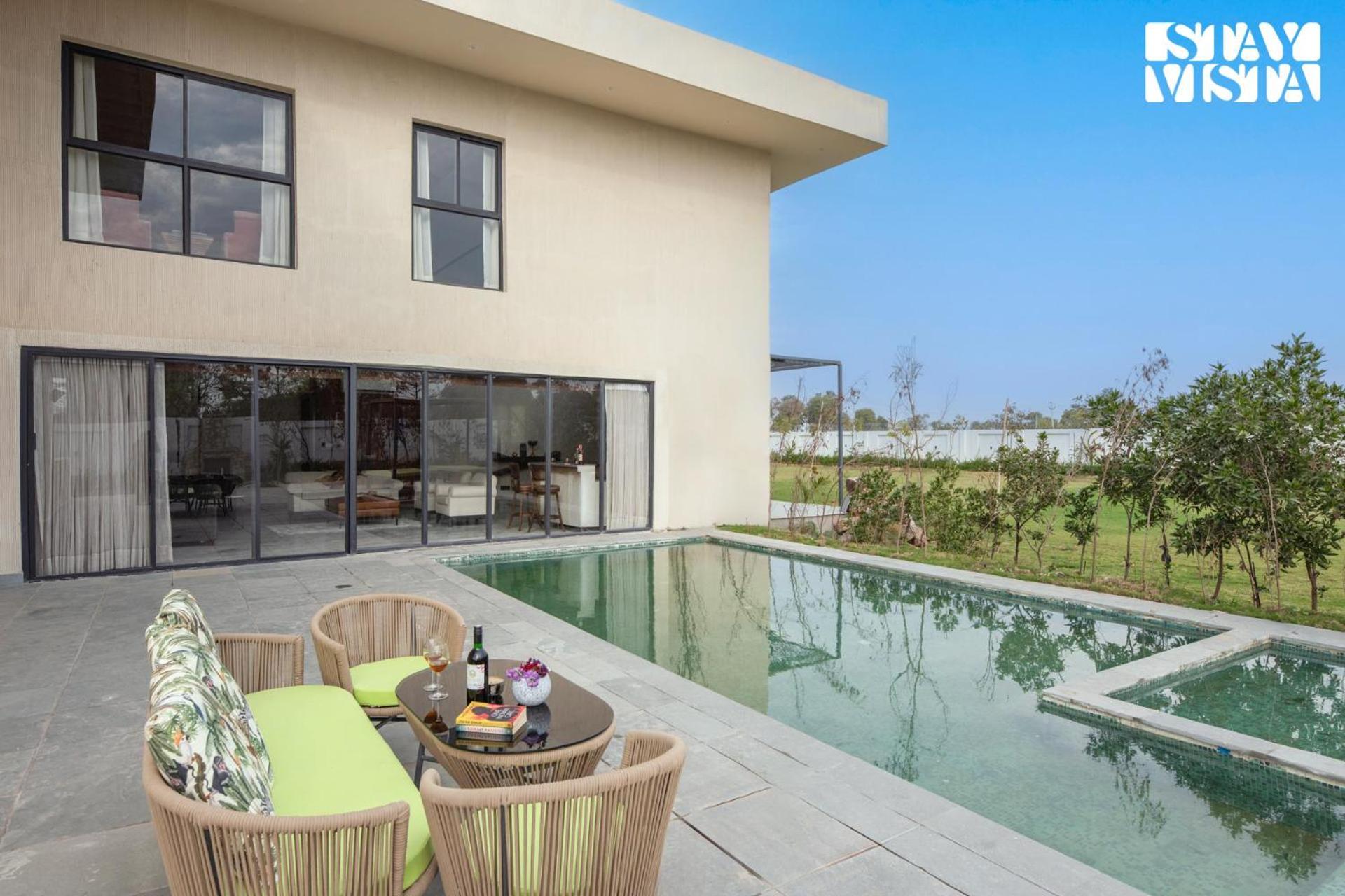 Stayvista'S The Sweet Life - 5Bhk Farm-View Pet-Friendly Villa With Outdoor Pool Sohna Dış mekan fotoğraf
