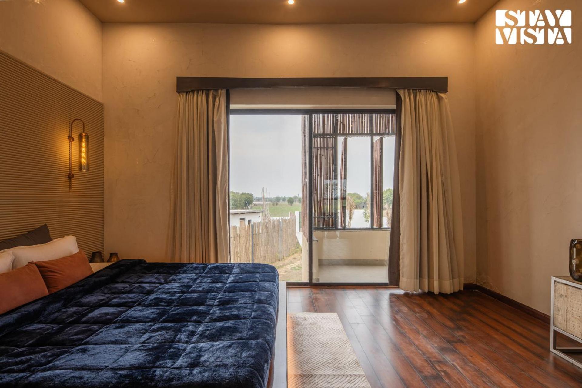 Stayvista'S The Sweet Life - 5Bhk Farm-View Pet-Friendly Villa With Outdoor Pool Sohna Dış mekan fotoğraf